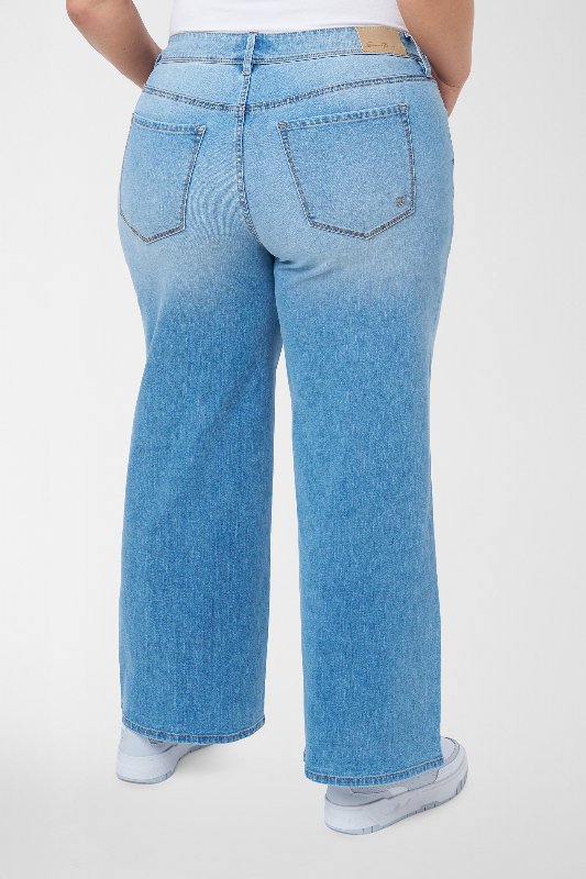 Starlette Boot Cut Jean at Seven7 Jeans
