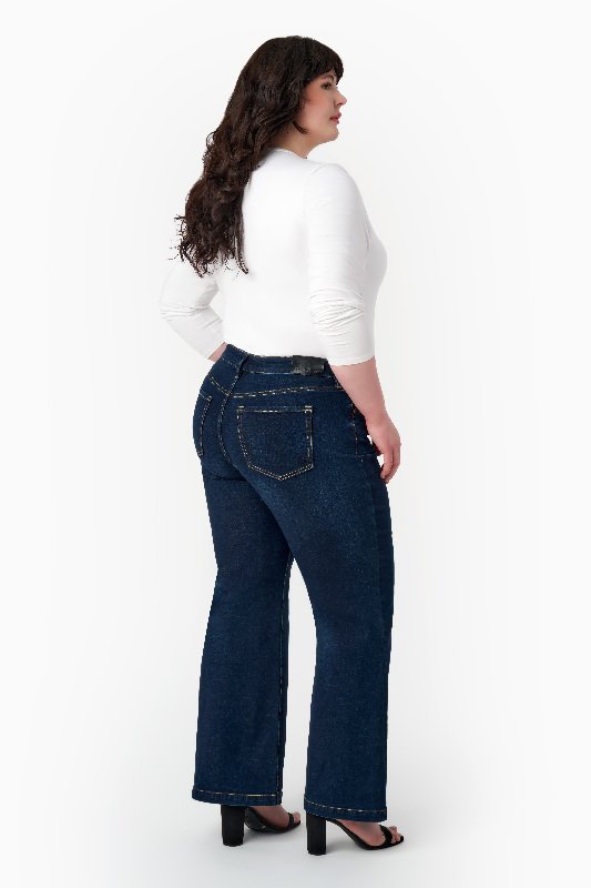 Loose Fit Sneaker Jean at Seven7 Jeans