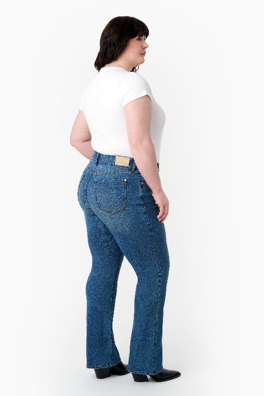 lady　0107 ♡ Mid Rise Starlette Boot Cut Jean at Seven7 Jeans