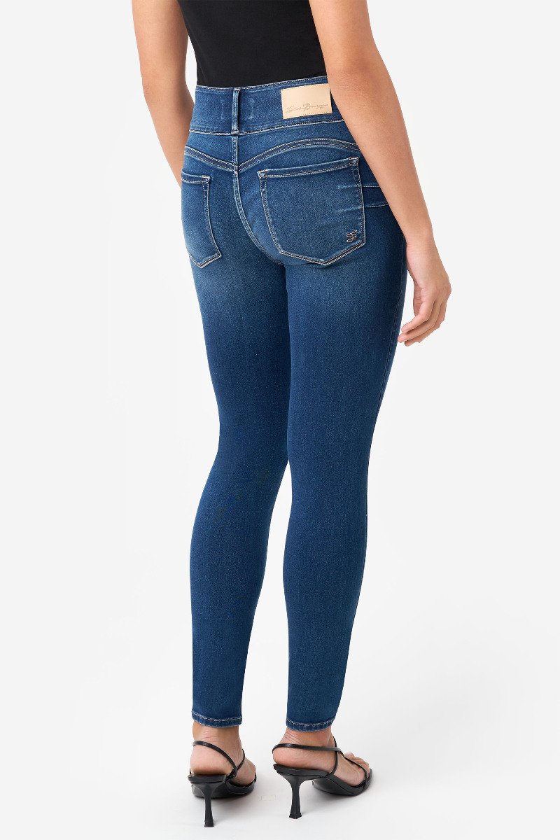 Curvy Legging at Seven7 Jeans
