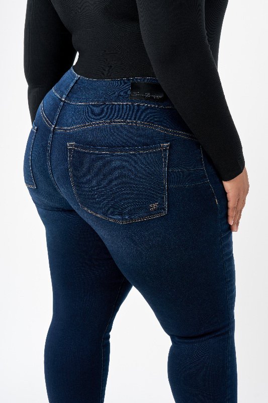 │PANDORAFIT│ BOOTSCUT Serena Jeans Mid Rise Starlette Boot Cut Jean at Seven7 Jeans