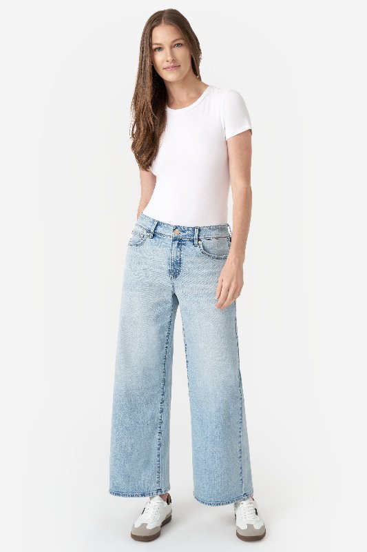 Women at Seven7 Jeans Women at Seven7 Jeans